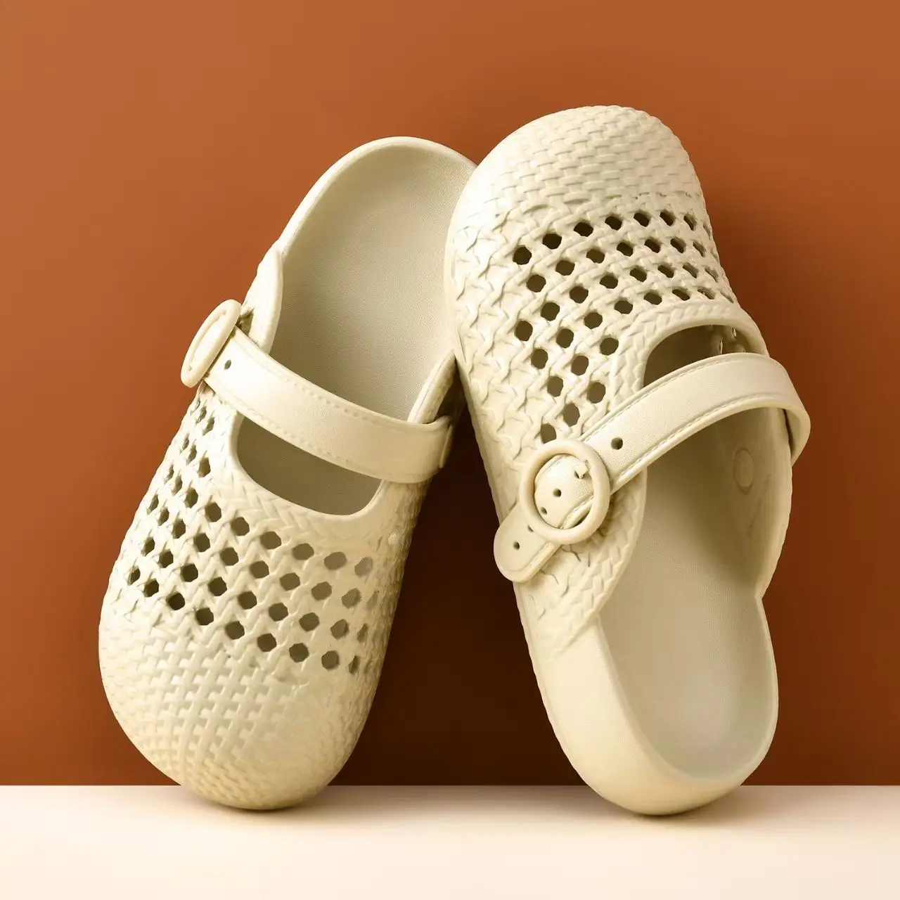 

Women Baotou Hollow Out Half Slippers Summer New Injection Molding Thick Sole Non Slip Waterproof Outdoor Beach Slippers Sandals