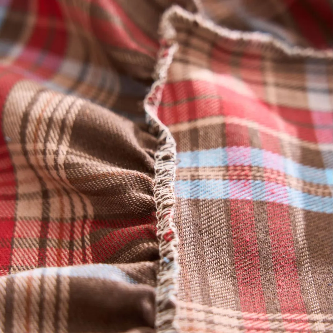 Gingham Ruffled Tablecloth Round Checkered Table Cloth Polyester Outdoor Plaid Table Cover for Xmas Party Decor Winter Holiday