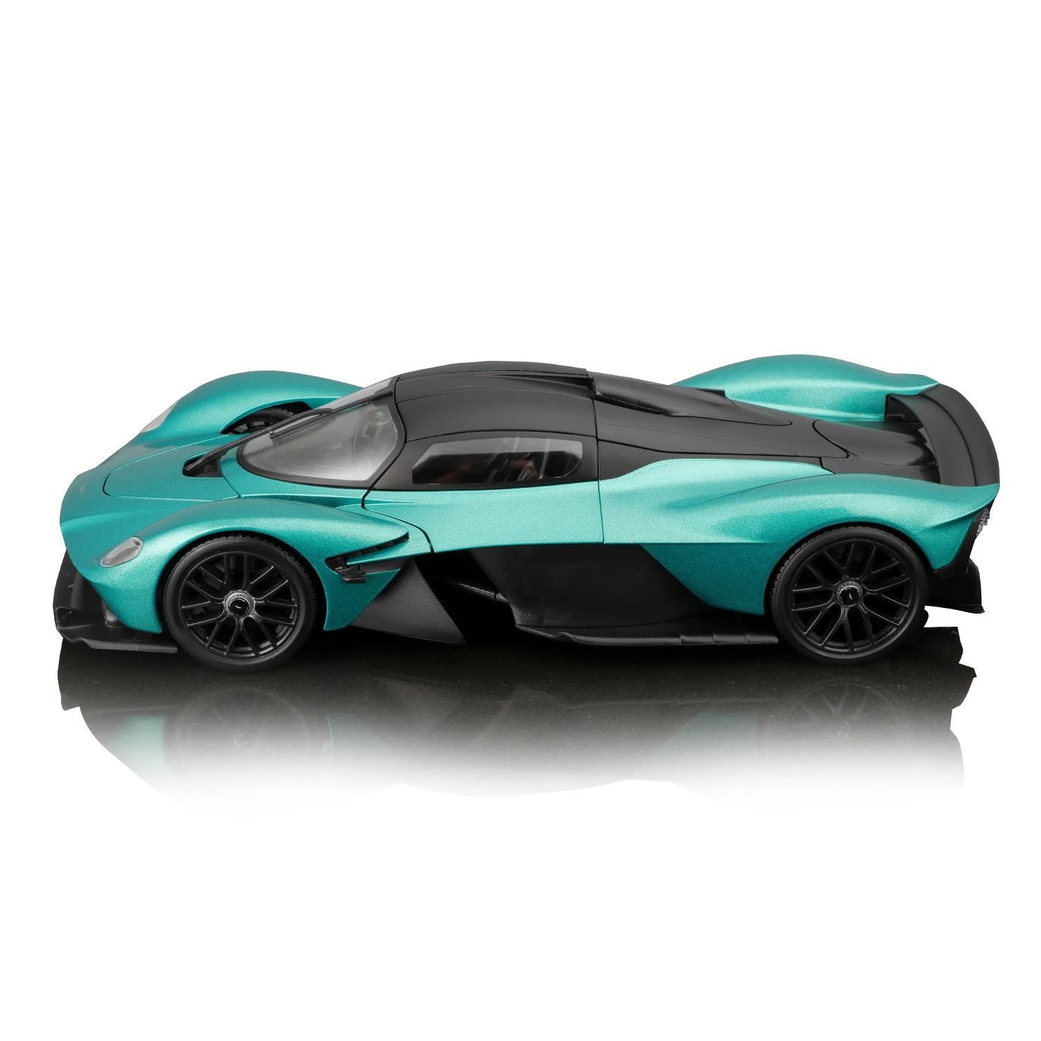 Maisto 1:18 2022 Aston Martin Valkyrie Supercars Hardcover Version Acrylic Box Diecast Hypercar Model Alloy Car Model Toy Gift