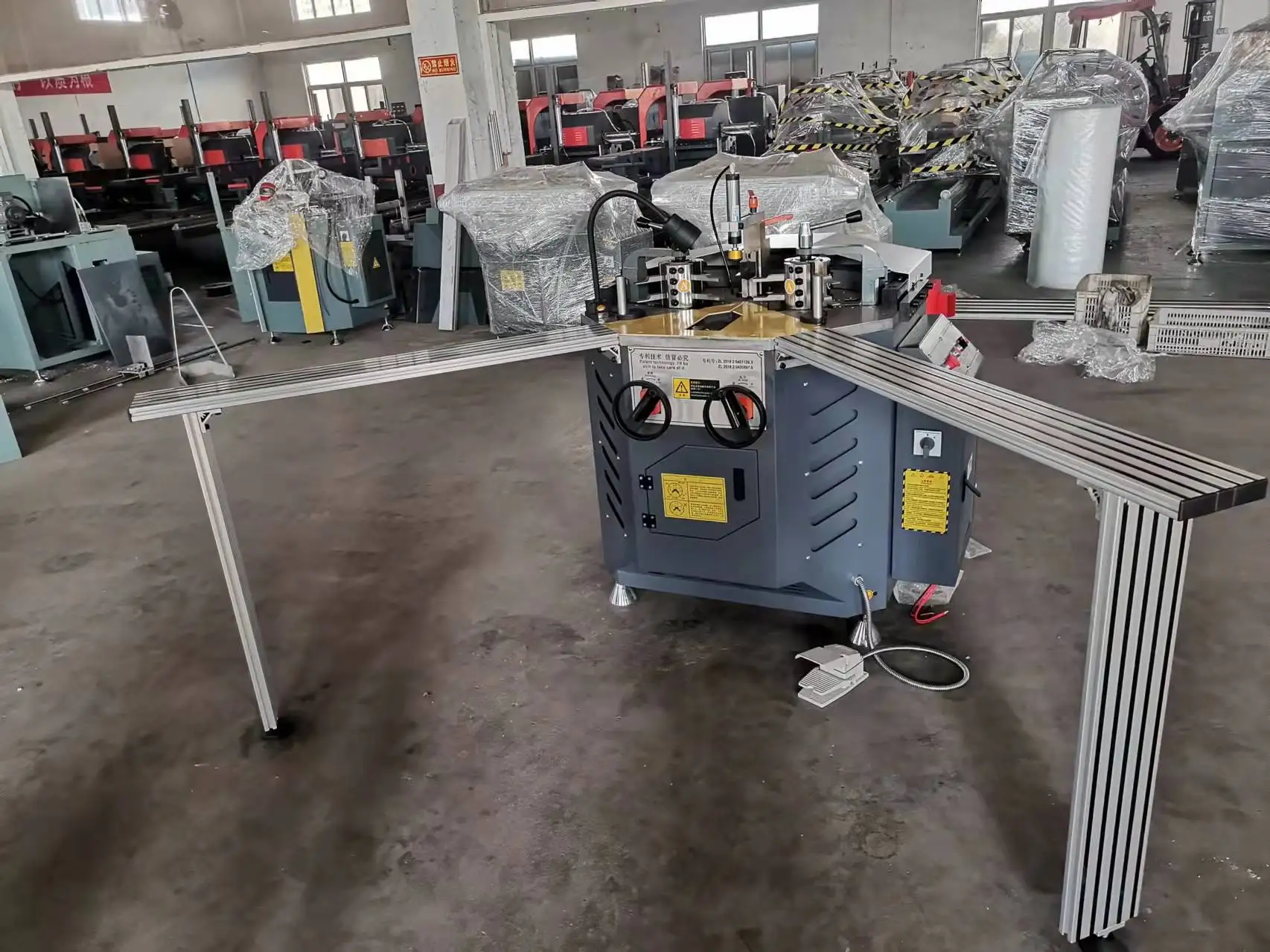 120mm ATC corner cleaning machine with tool change for aluminum window door profile making