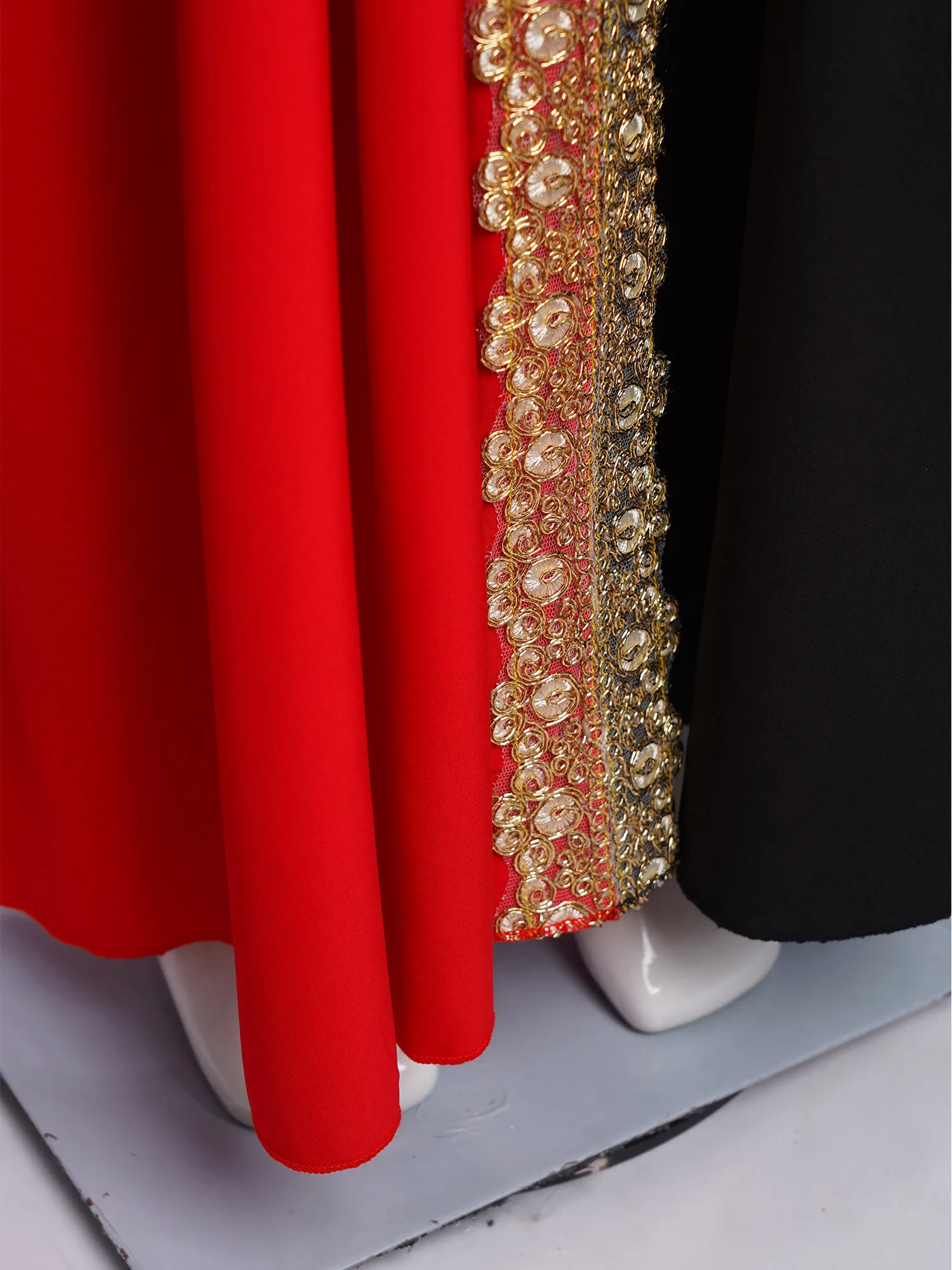 Kinder Mädchen Farbblock-Plisseekleid Abaya V-Ausschnitt Lange ausgestellte Ärmel Plisseekleid für Mottoparty Urlaub Hochzeit Party