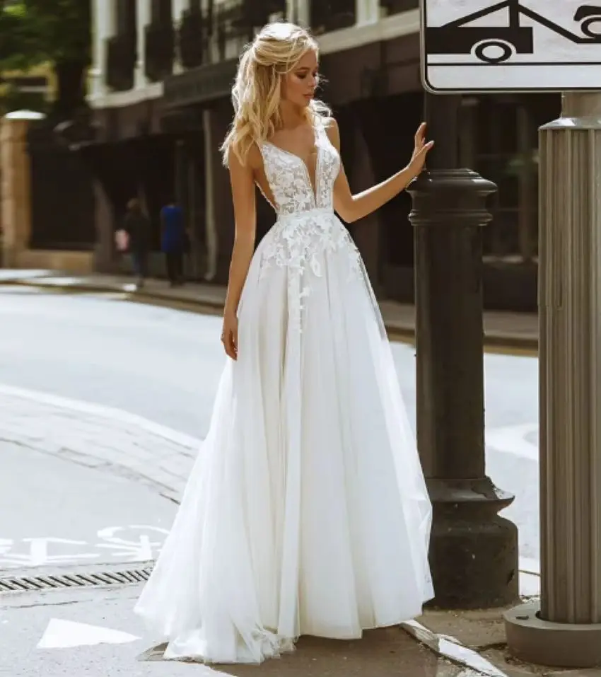 

V-Neck Appliques Lace Pearls Buttons Back A-Line Tulle Formal Gown Beach Simple Bridal Dress Boho Wedding Dresses Sexy Deep