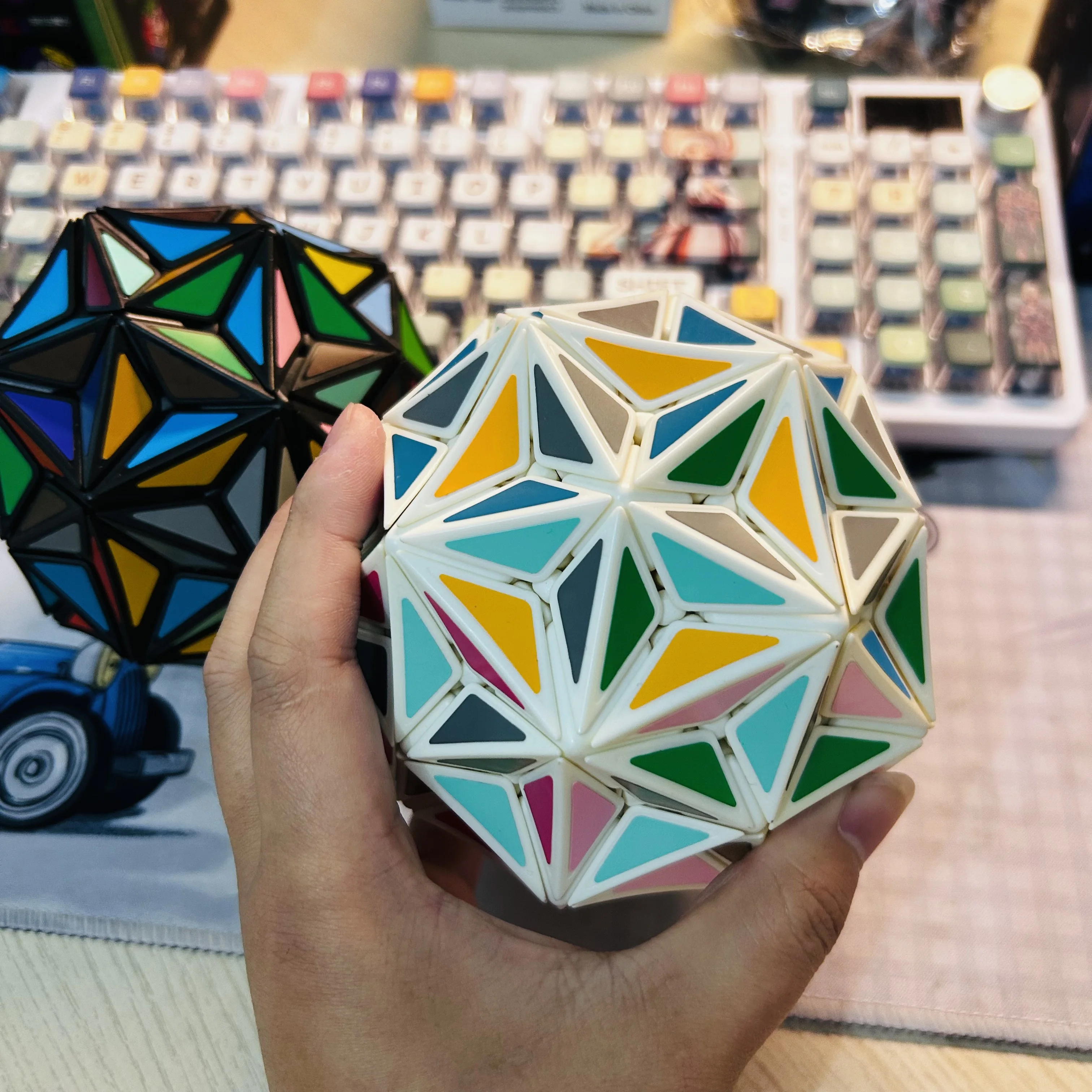 VerryPuzzle Football V3 Cube Magic Cube  Puzzle Black Body Collection Toys