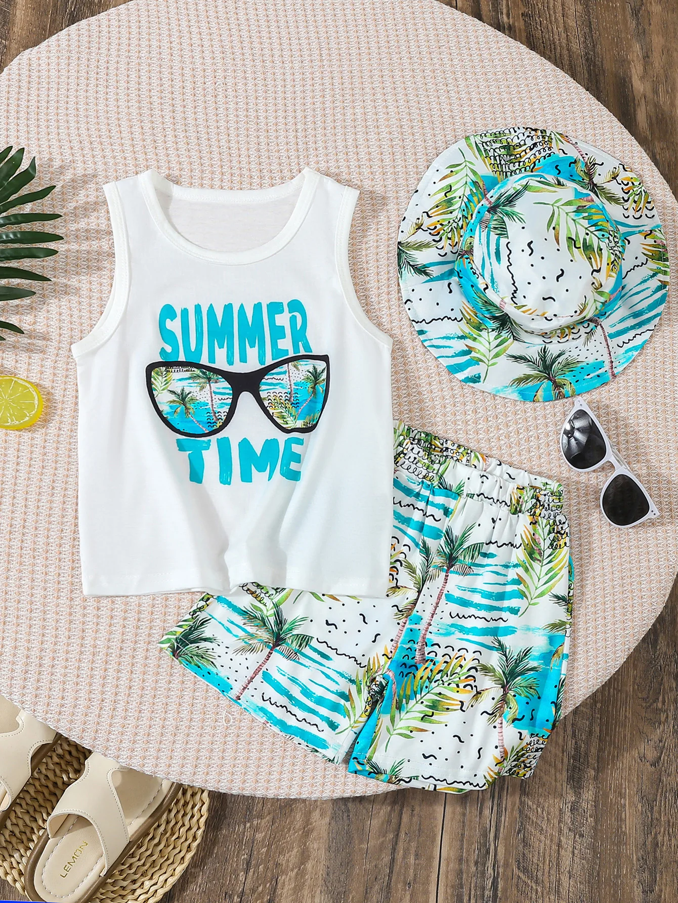 3 piezas de vacaciones de verano para niños, montura de gafas con letras en inglés, chaleco sin mangas con cuello redondo + pantalones cortos con estampado de árbol de coco + sombrero de pescador, traje de verano cómodo y transpirable para niños