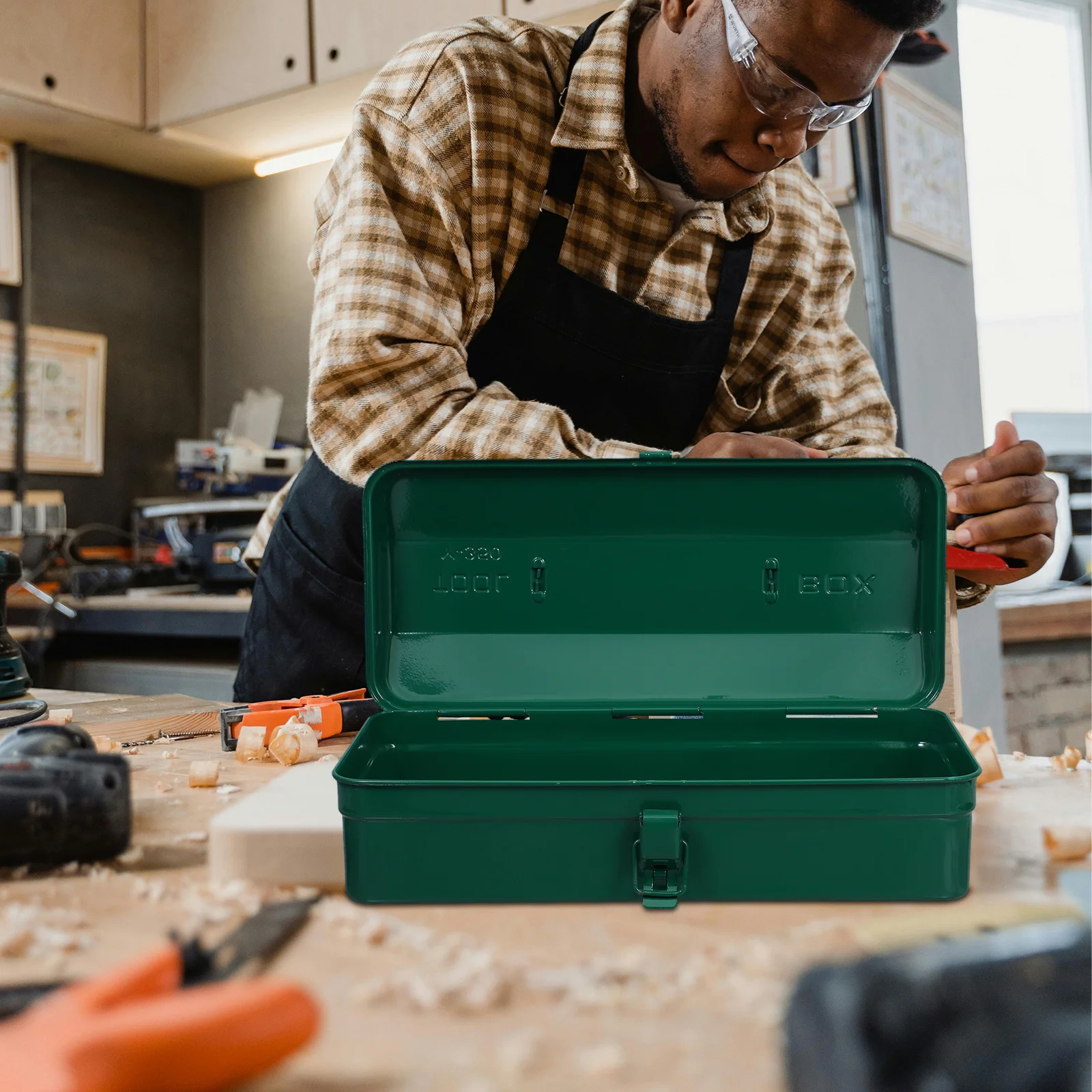 Cassetta degli attrezzi verde Organizzatore di archiviazione portatile in metallo Durevole compatto portatile fai da te professionale per uso domestico in auto Cassetta degli attrezzi verde