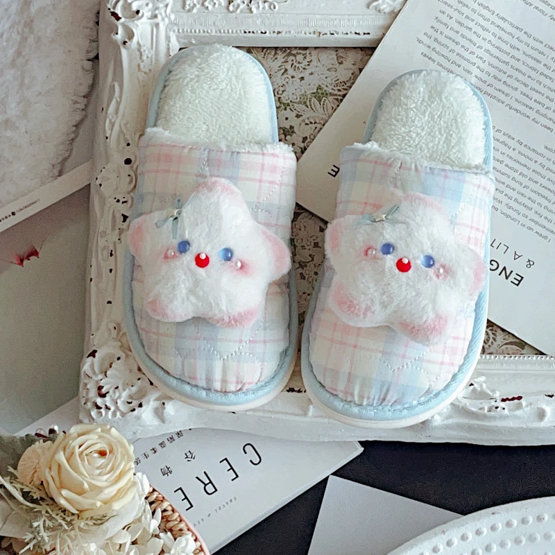 

Корейская милая домашняя обувь в студенческом стиле, женские осенне-зимние милые студенческие домашние нескользящие теплые плюшевые хлопковые тапочки на толстой подошве