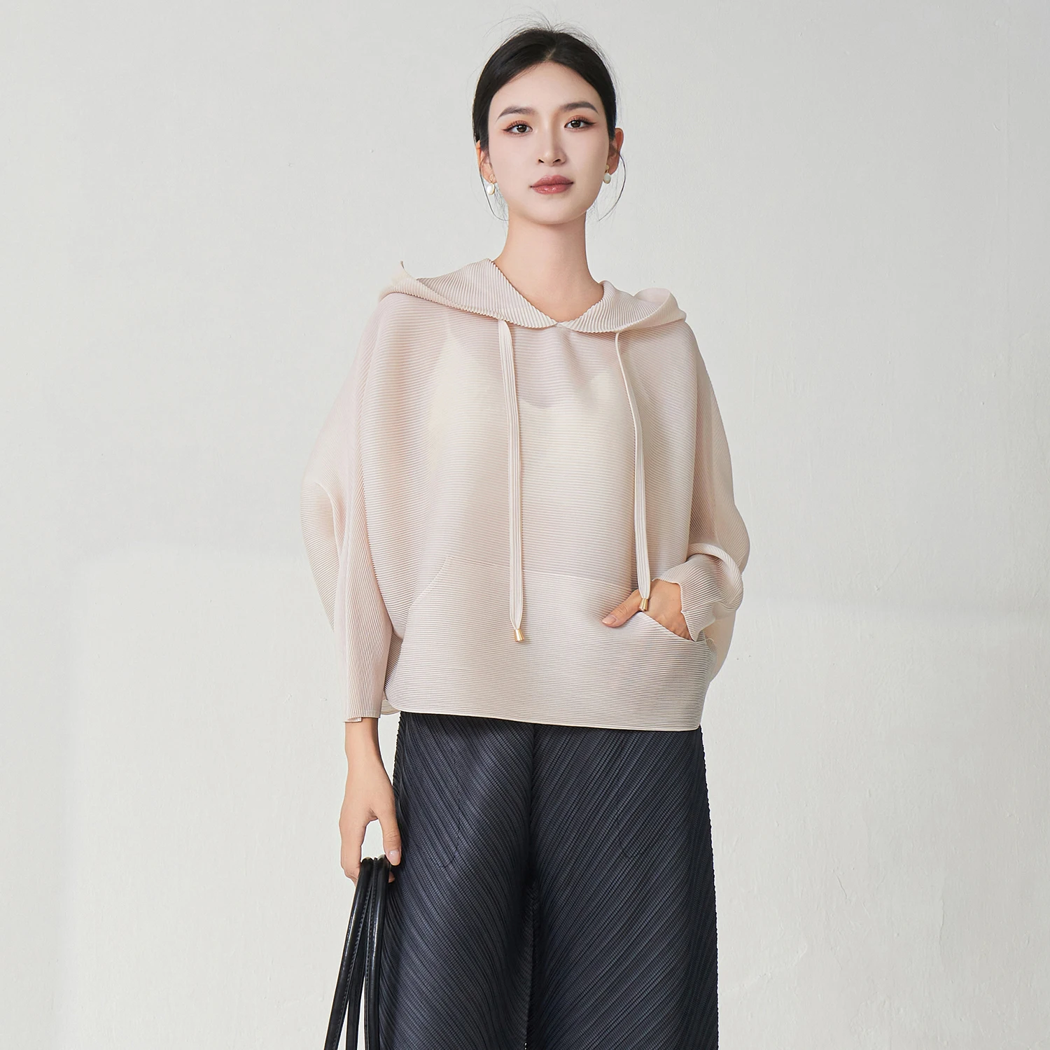 Factory Direct Quick Delivery Women's Fashion Tops Design Stretch Loose Hooded Tops Miyake Pleated Tops