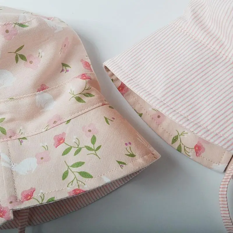 Atmungsaktiver Baumwoll-Doppelseitiger Sonnenhut für Babys, atmungsaktiv und sonnenschützend, dünner Bucket-Hut mit Cartoon-Print – Detail 4