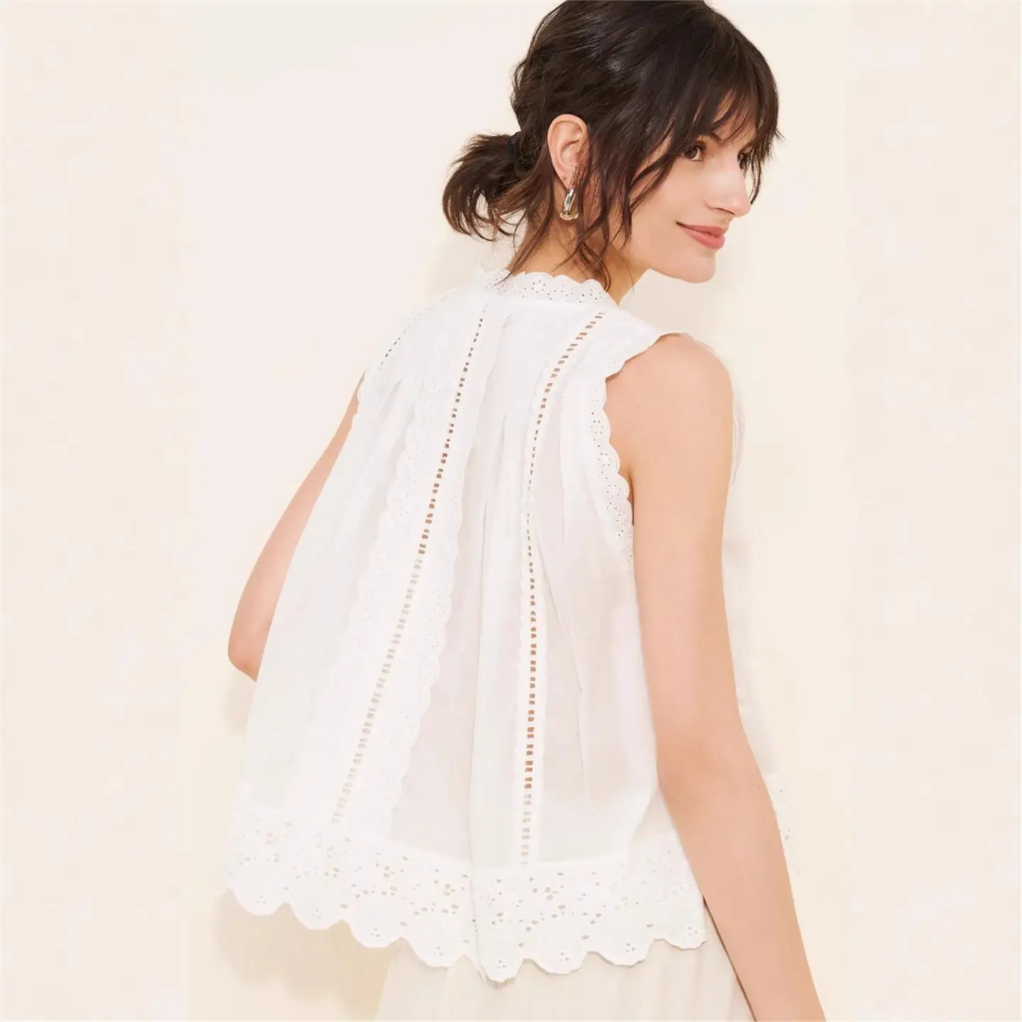 ファッショナブルなレースパッチワークベストトップ レディース サマー新作 2025 カジュアルウェア ヨーロッパ風 スタイリッシュ 冬シーズン 大人服