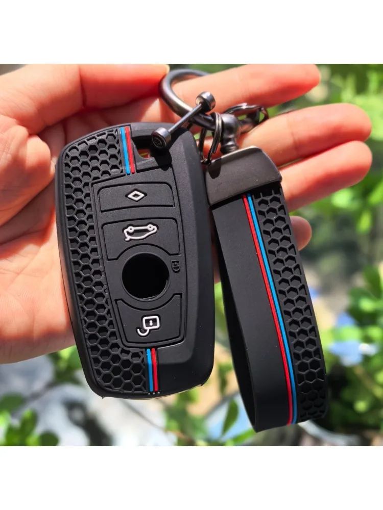 Silikonowe etui na kluczyk samochodowy do BMW serii 1 3 5 7 X1 X3 X4 X5 F10 F15 F16 F20 F30 F18 F25 M3 M4 E34 z breloczkiem — 2