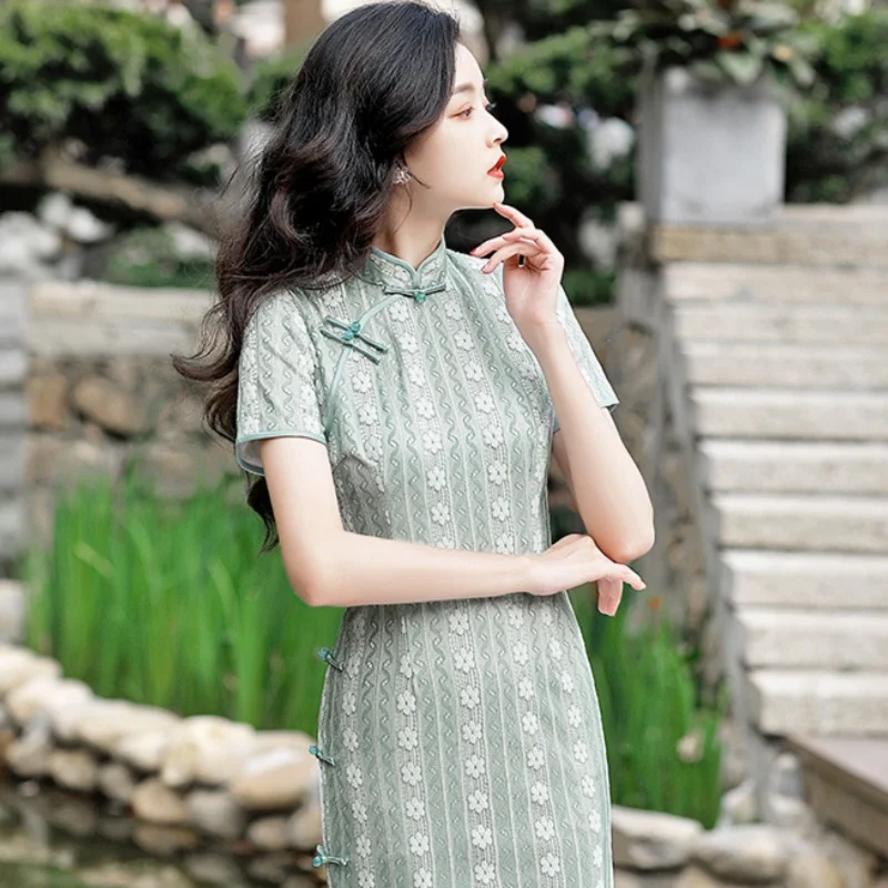 Chinese Style Costume Green Blossom Stripes Lace Cheongsam Stand Collar Short Sleeved Side Slit Slim Fit Banquet Dress for Women