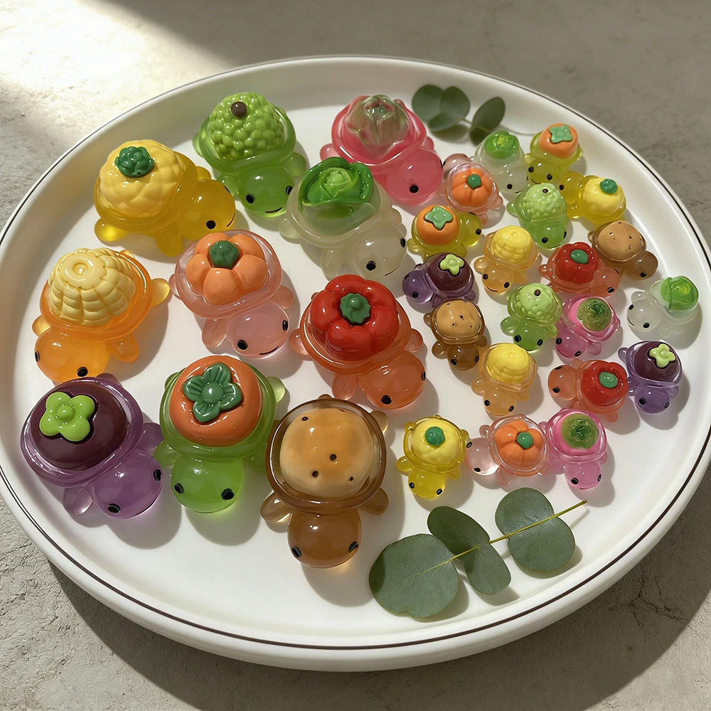 10 peças de pingentes de tartaruga que brilham no escuro, acessórios fofos de resina para artesanato DIY, tartaruga de frutas e vegetais para decoração de mesa e ornamento de carro.