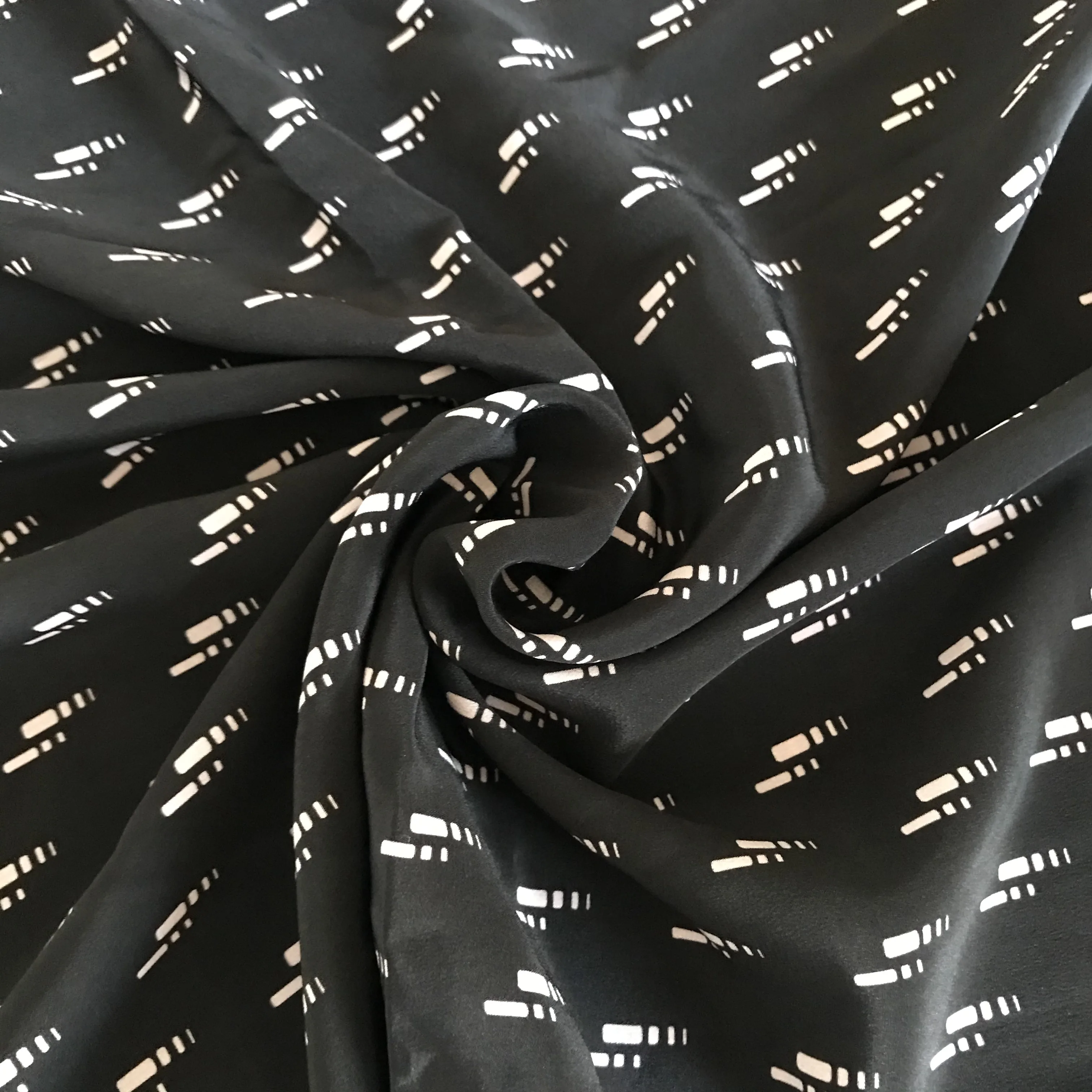 

1 meter 100% Mulberry Silk 19 momme Heavy Crepe Silk Fabric Black Printed 140cm 55" wide by the yard XX113