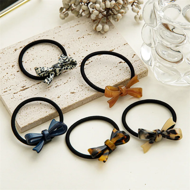 Moda koreański styl kwas octowy akrylowy łuk opaska do włosów Leopard Tortoise plastikowe Bowknot elastyczna opaska do włosów kobiety kucyk Holder