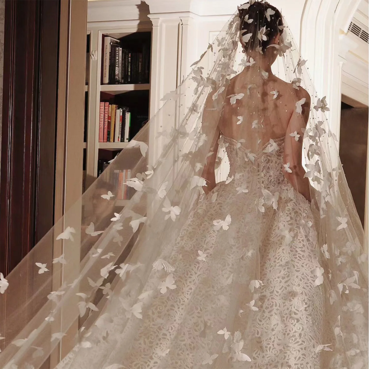 Luxurious White Bridal Veil One Layer Soft Tulle Beaded Pearls Butterfly Adorned Bride Wedding Veils Accessories Hair Cathedral