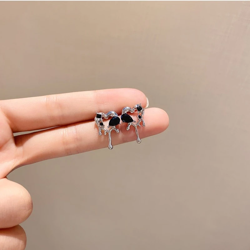 Punk Broken Heart Stud Earrings for Women Korean Small Black Zircon Vintage Earrings Fashion Jewelry Accessories Wholesale Gift