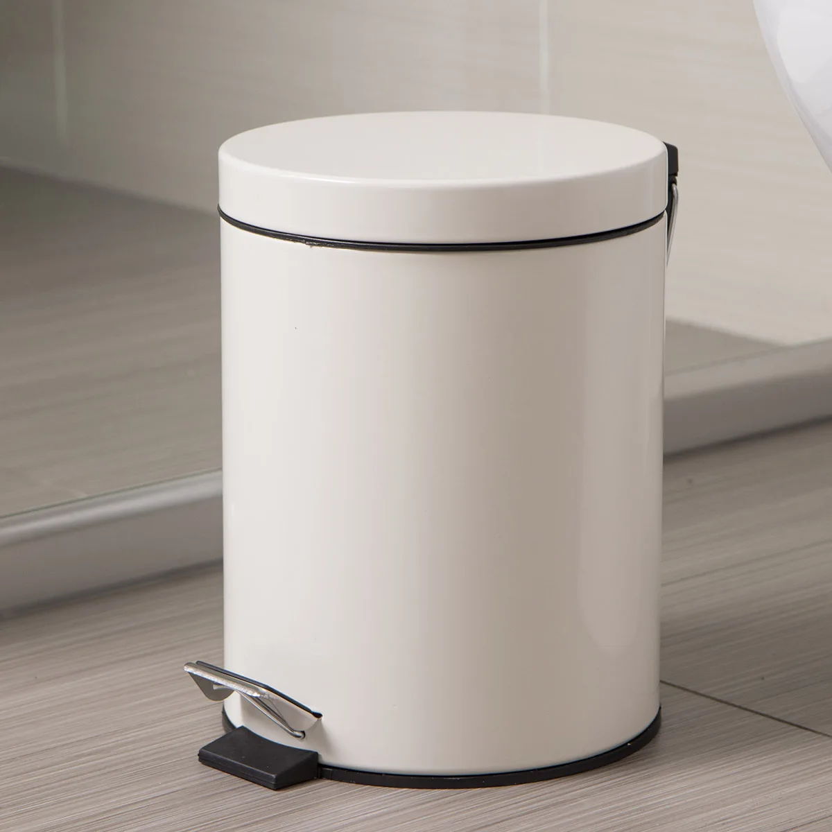1 Stück 5 l weißer runder Mülleimer mit Deckel, Fußpedal-Mülleimer mit herausnehmbarem Liner-Eimer für Küche, Badezimmer, Hotel
