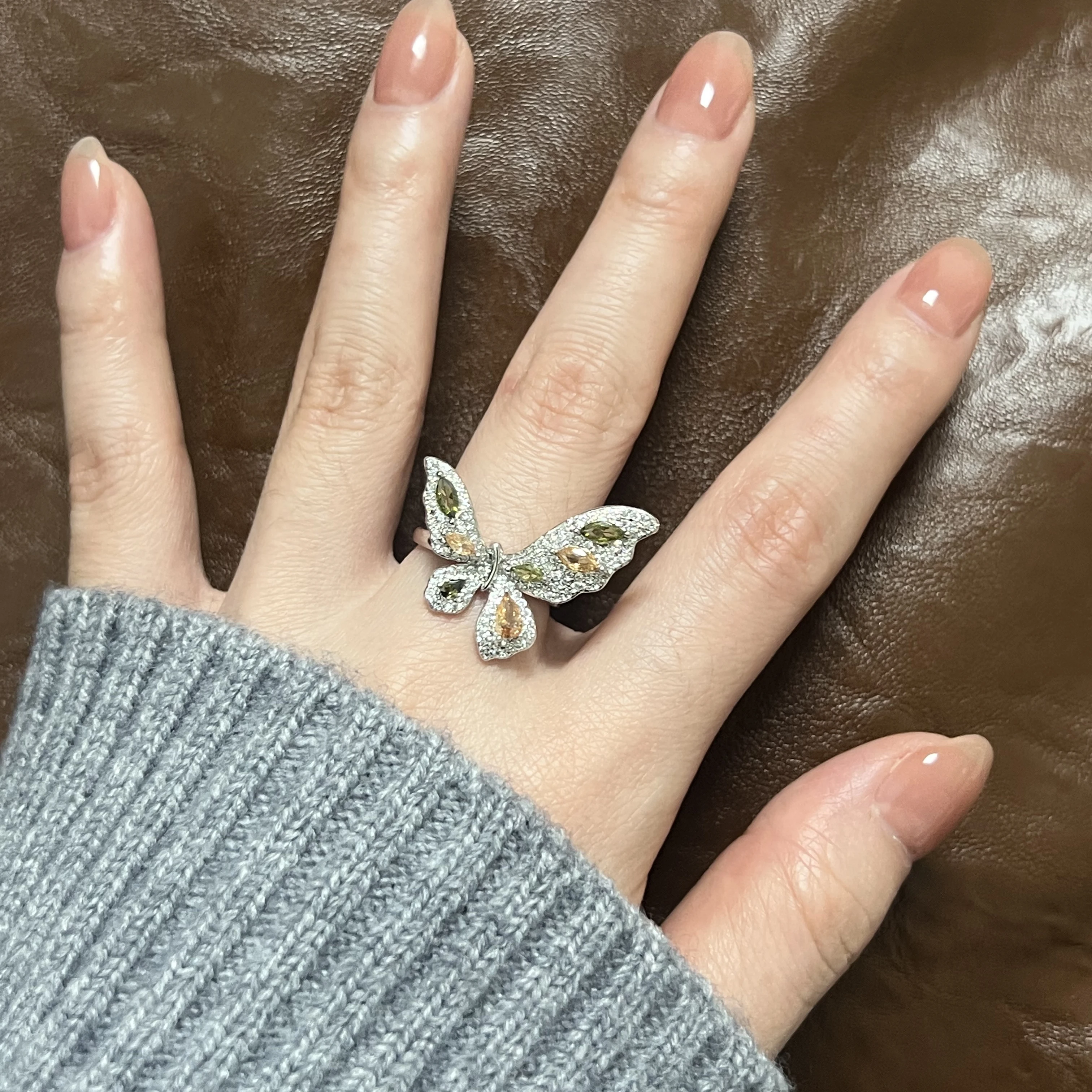 

Кольцо из стерлингового серебра 925 пробы с цирконом в форме бабочки — полный комплект циркона с градиентными драгоценными камнями, регулируемое отверстие