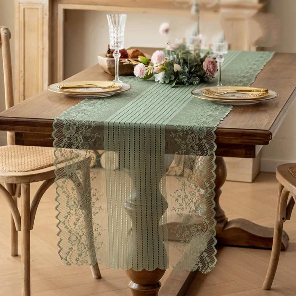 

Hollowed Out Lace Jacquard Table Runner French Romantic Floral Embroidered Embroidered Table Cover Reusable Semi-Sheer