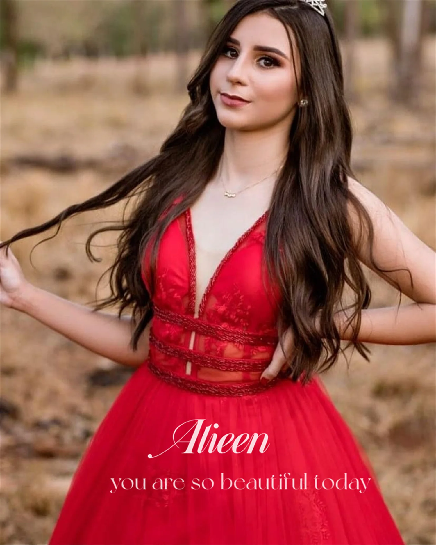 Aileen Rode Avond Luxe Jurk 2024 A-lijn Aangepaste Bruiloft Gast Jurk Vrouwen V-hals Elegante Jurken Saudi Avondjurken Prom