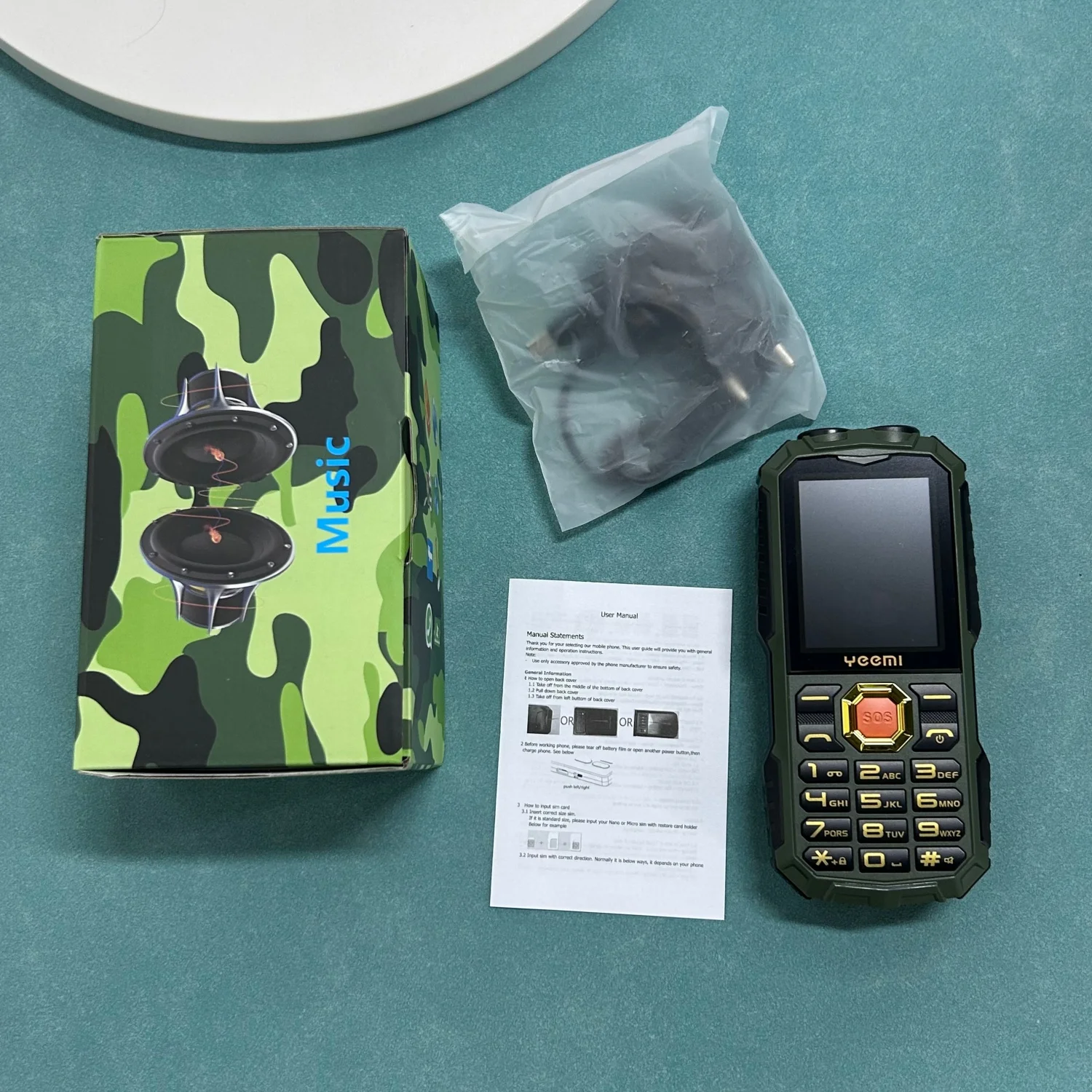 YEEMI Q5 4G Button Phone 2.4inches Dual SIM Card HD Call Camera FM LED Flashlight LTE Type-C Triple-proof Outdoor Mobile Phone