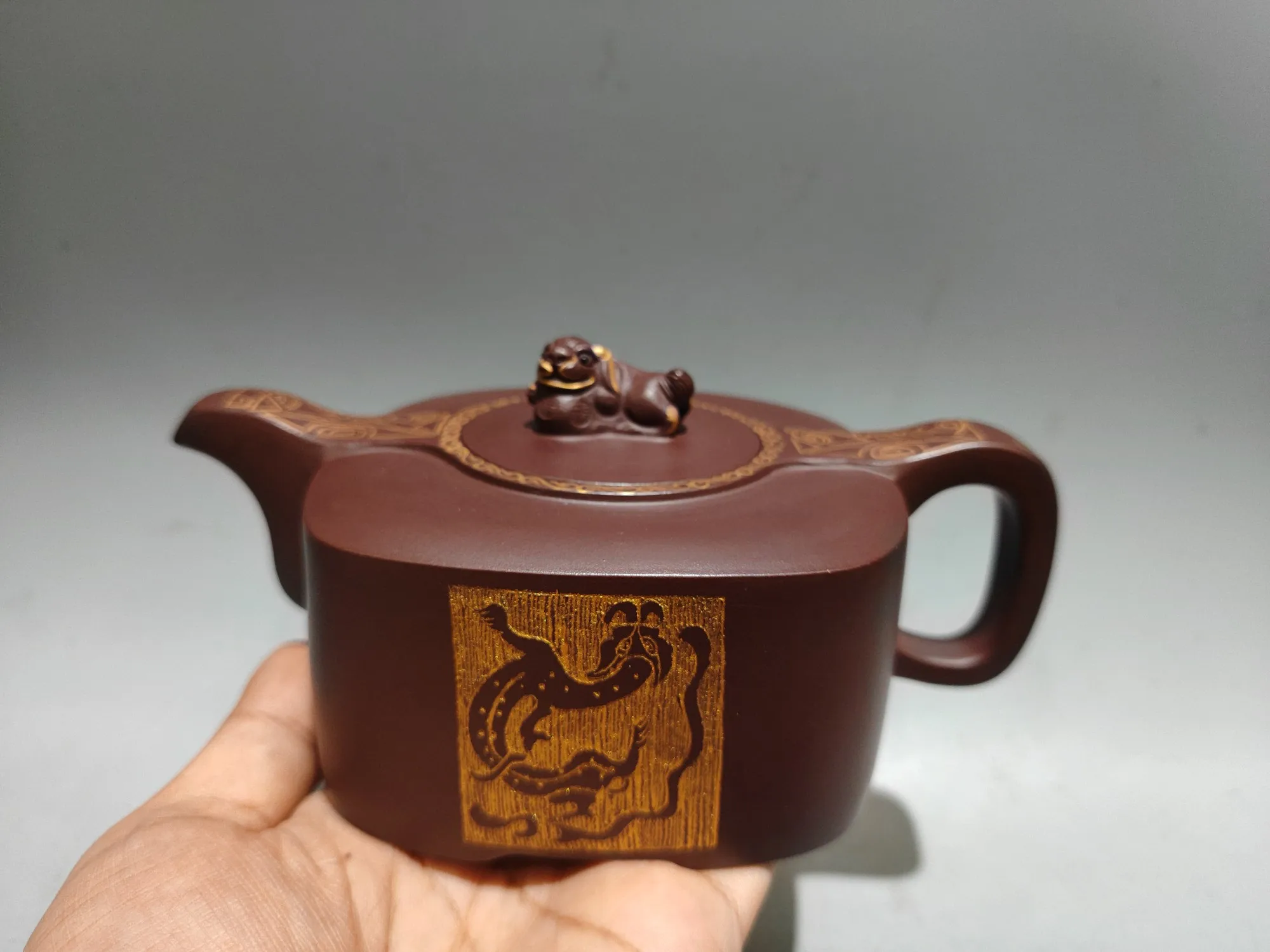 Purple Clay Pot Outline in gold Lion statue cover dragon pattern Chu Feng Han Yun Pot Teapot Kettle Flagon Gather fortune