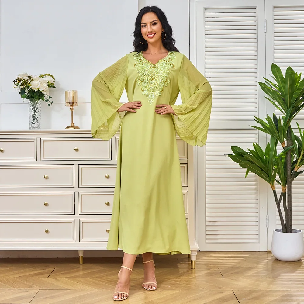 

Middle Eastern Ethnic Style Robe, New Style Dubai Women's Clothing, Elegant Diamond-inlaid Abaya Dress, Muslim-style Dress.
