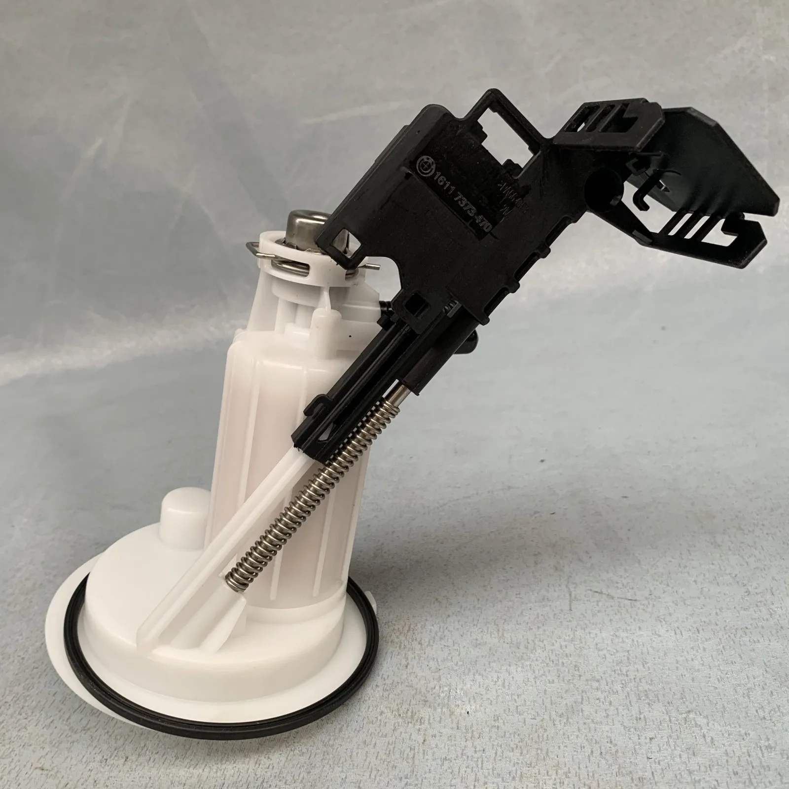 

16117373470 Fuel Filter with Fuel Level Sending for BMW E60 E61 525i 530xi