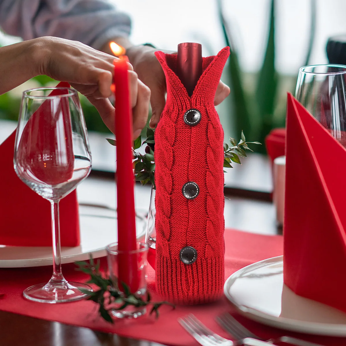 

1Pcs Unique Wine Bottle Cover Red Knit Sweater Style Protective Dust-Proof Sleeve Compact Foldable for Holiday Party Coffee Shop