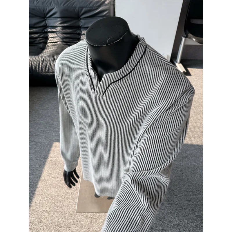 

Autumn Long Sleeved T-shirt Men Fashion V-neck T-shirt Men Streetwear Hip-hop Loose Casual Pleated T Shirt Mens Top M-3XL