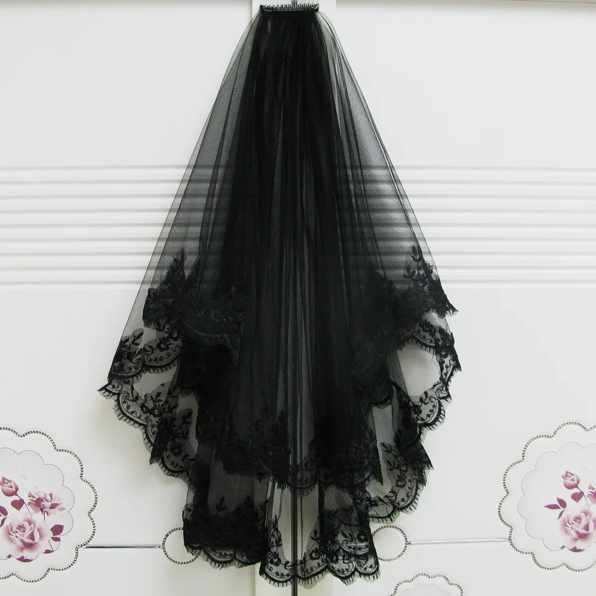 New Style Fresh Looking  2 Tier Black Lace Edge Bridal Veil Wedding Veils in Stock with Comb