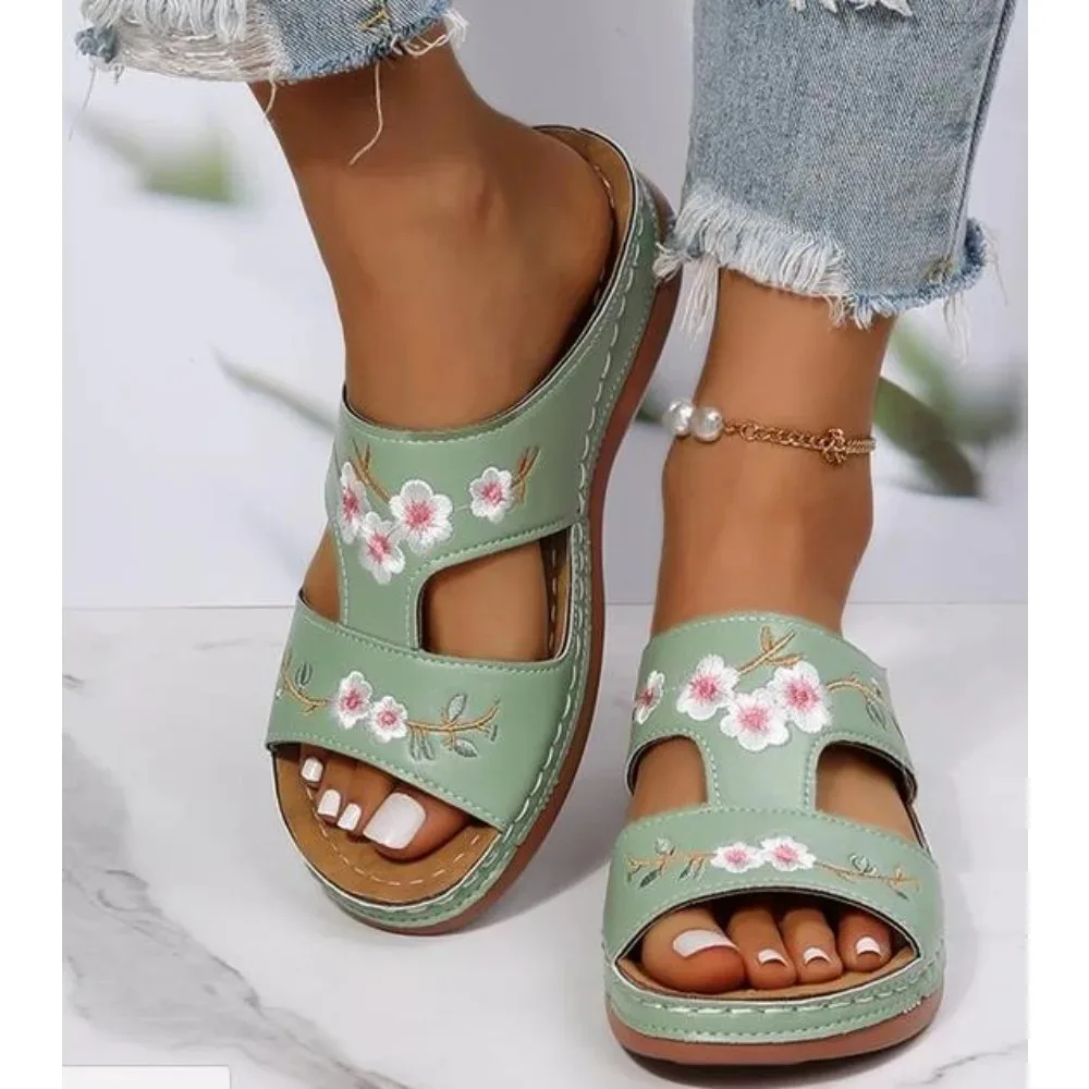 Hollow Slides Summer Women Sandals Slippers Comfortable Wedges Sandals Leisure Beach Roman Leather Women Slippers Zapatos Mujer