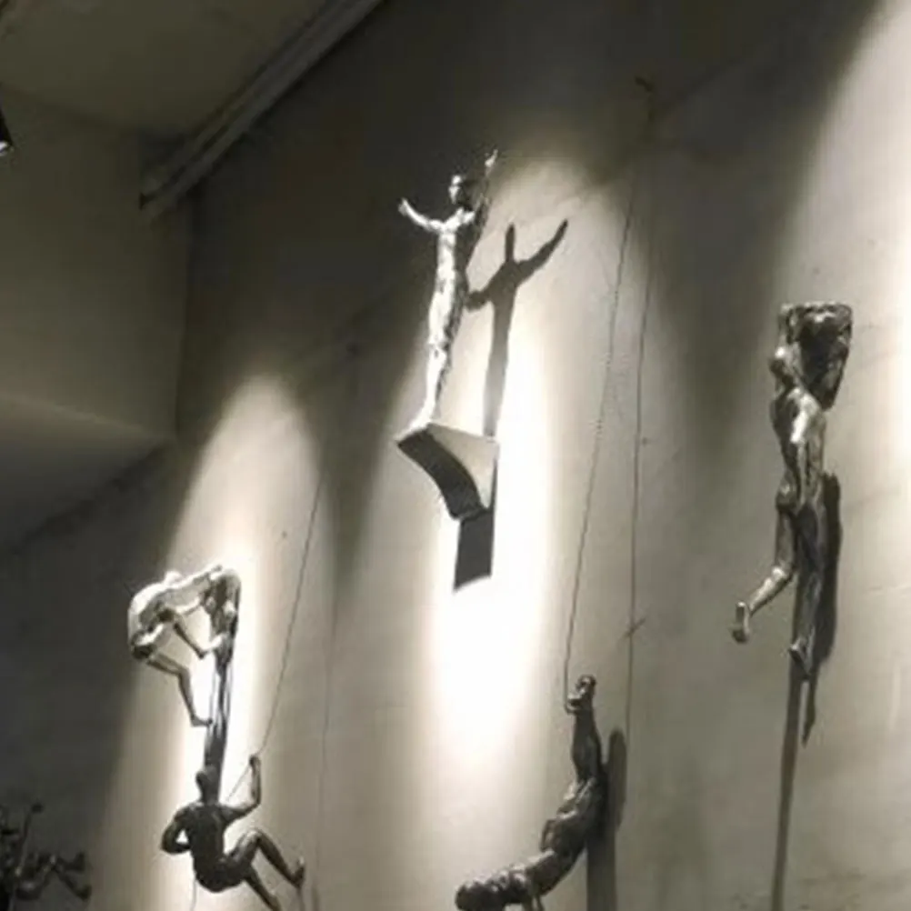 

Diving Man Wall Sculpture Resin Hanging Decor for Bar Living Room Retro Industrial Style Small Resin Statue