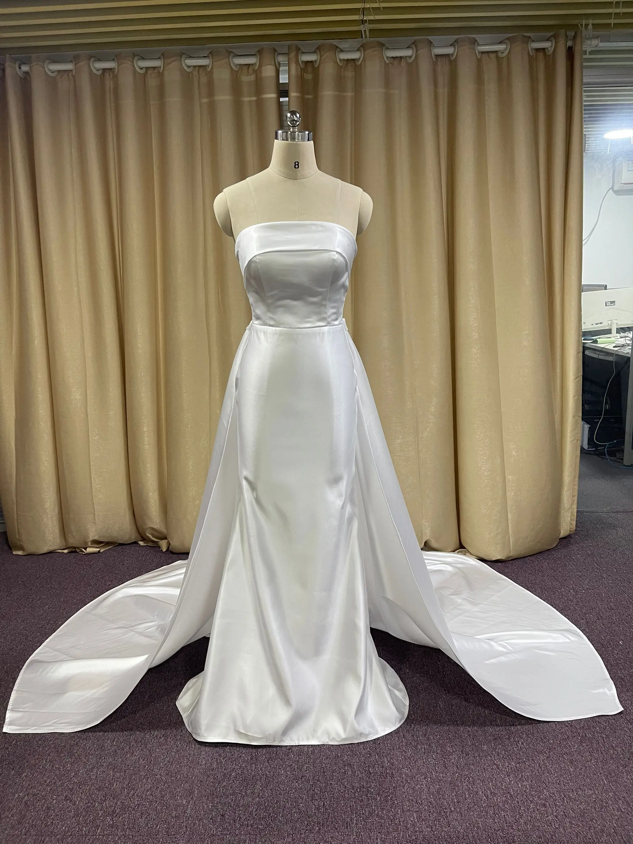 Eleganckie satynowe suknie ślubne syrenka bez ramiączek z odpinanym trenem suknia ślubna Backless Vestido De Noiva dla kobiet