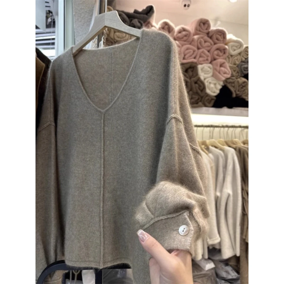 

Loose V-Ne Knitted Sweater Men's Retro Sle Polyester Fiber Base irt Large Size 300 Pou Soft Inner Wear Casual Knitwear