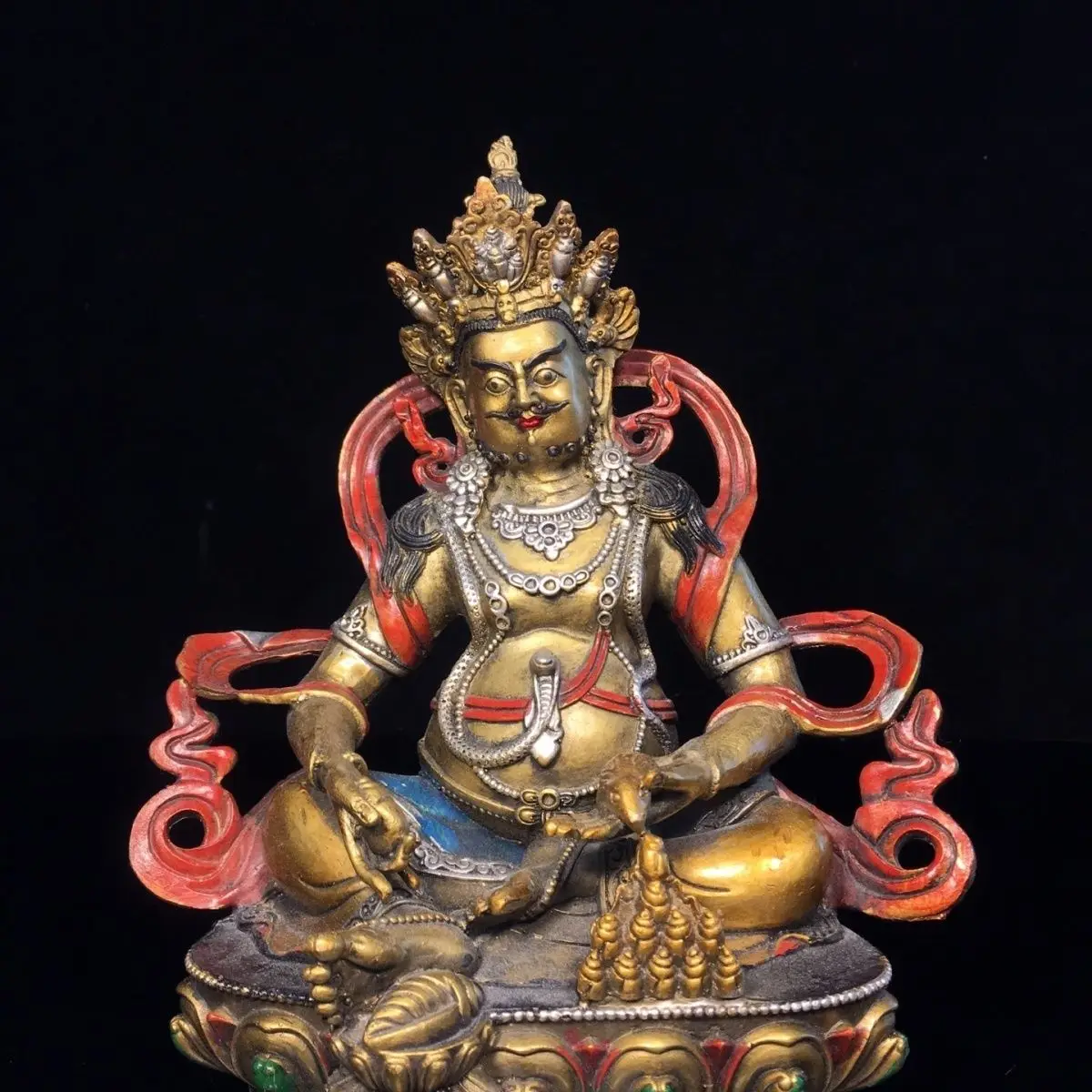 Seiko pure copper painted yellow God of Wealth, exquisite craftsmanship, 20 cm high and 16 cm wide, weighing about 1.1 kg
