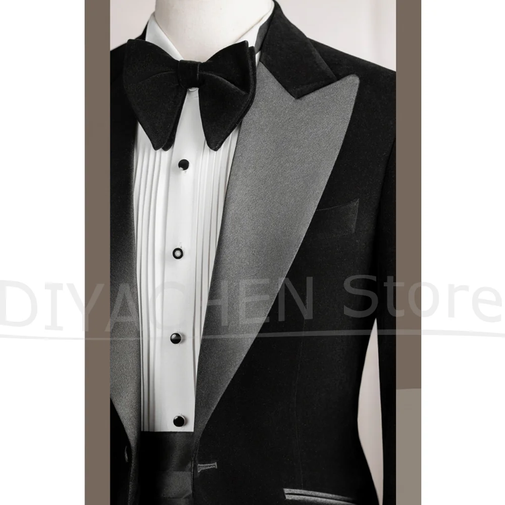 Black Velvet Tuxedo Suit For Men Satin Peak Lapel 2 Piece Jacket Pants Luxury Wedding Groom Formal Evening Banquet Party Outfit