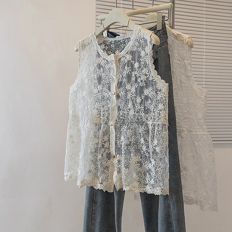 Korean Gentle Style V-Neck Lace Embroidery Sleeveless Vest Women Summer Unique Exquisite Outerwear Tank Top Layering Piece