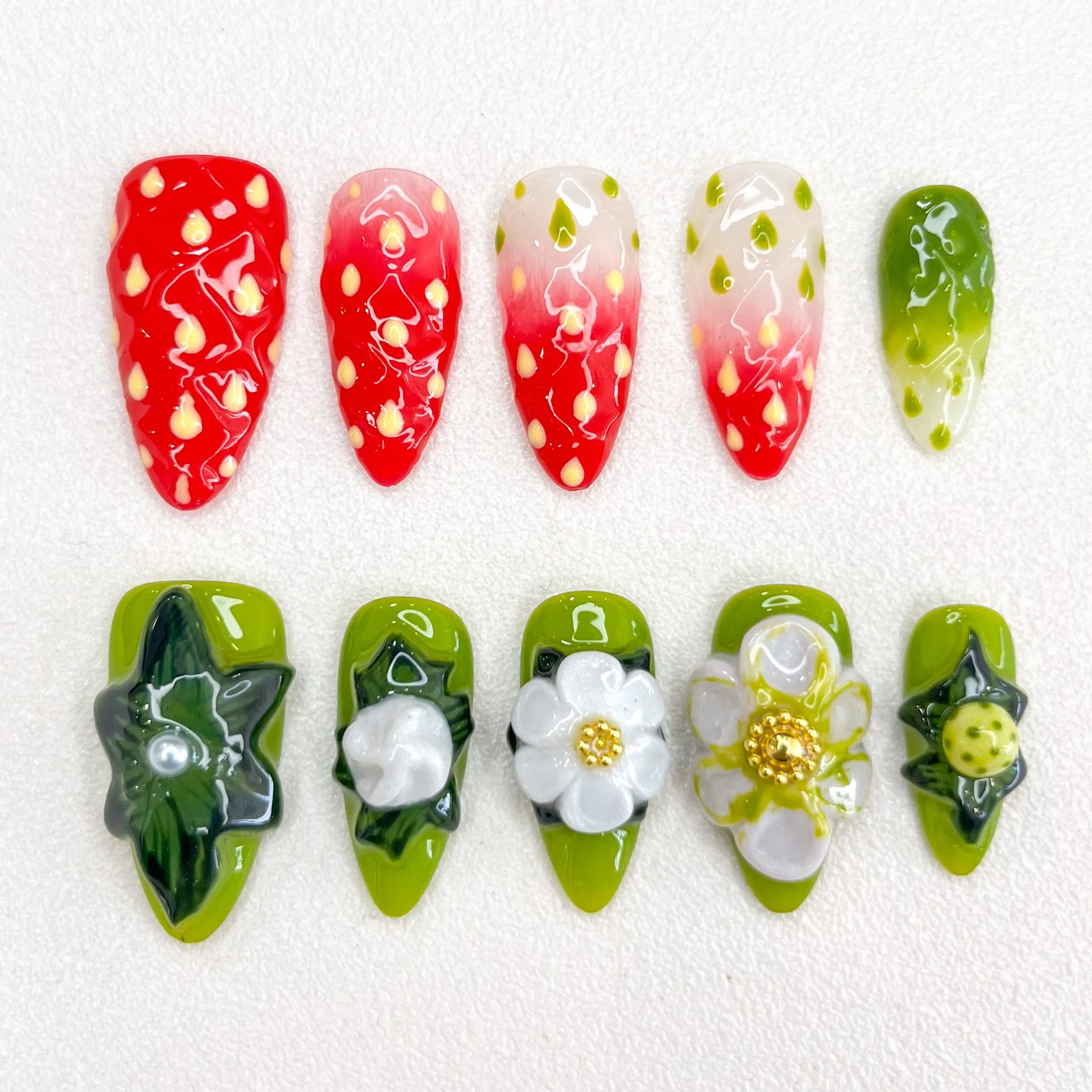

2025 New Handmade Fake Nail Manicure Strawberry Flower Relief Series Press on Nail Fake Nail Female Ornament