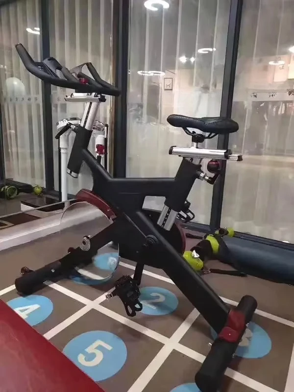 معدات اللياقة البدنية الجديدة ممارسة الدراجة نادي الرياضة ركوب الدراجات دراجة دوارة داخلية