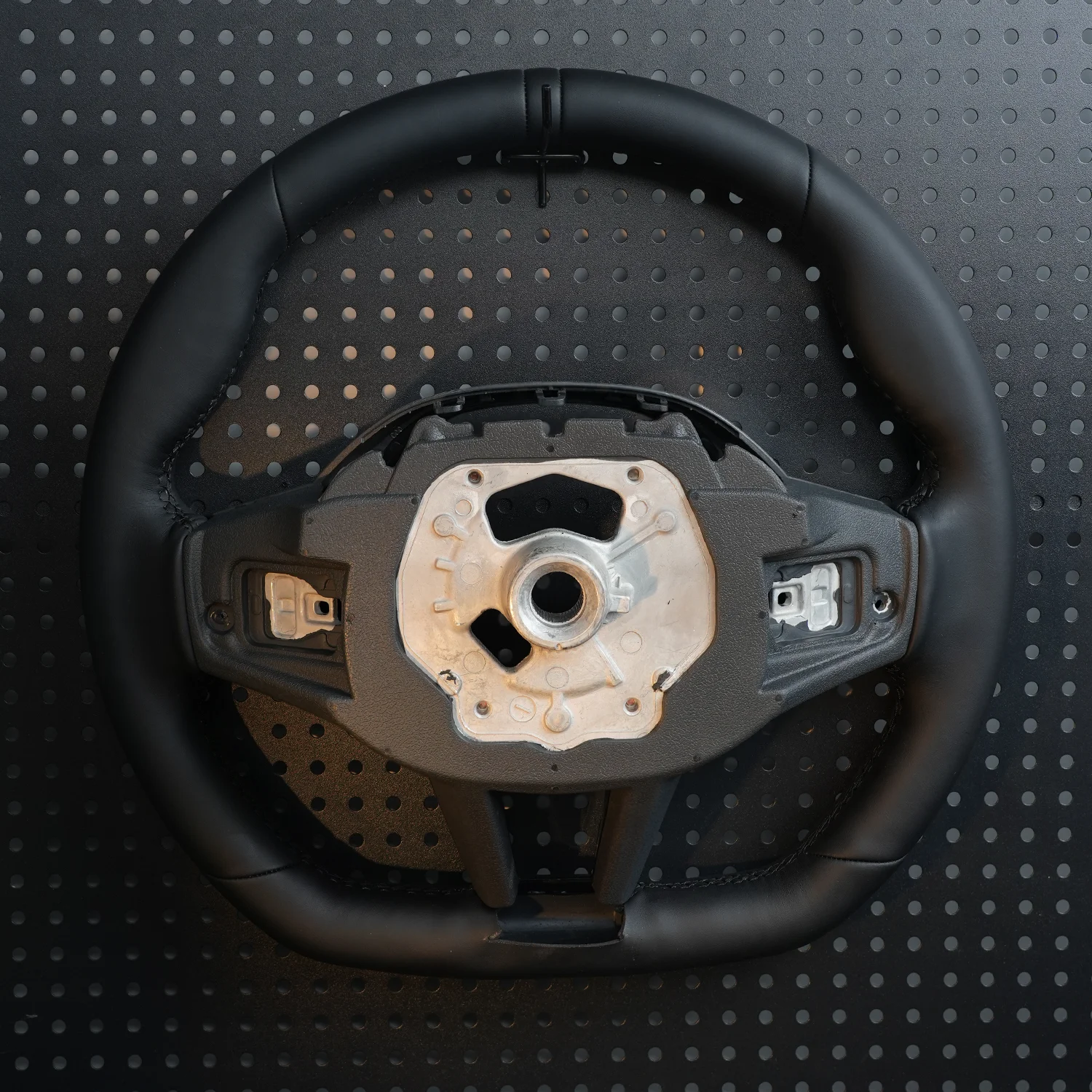 M Sports Car Steering Wheel for BMW E90 E60 E46 E81 E82 E87 E88 E89 E91 E92 E93 E61 E84 E70 E72 E71 E92 E93 M3 M5 X5 X6 X5M X6M