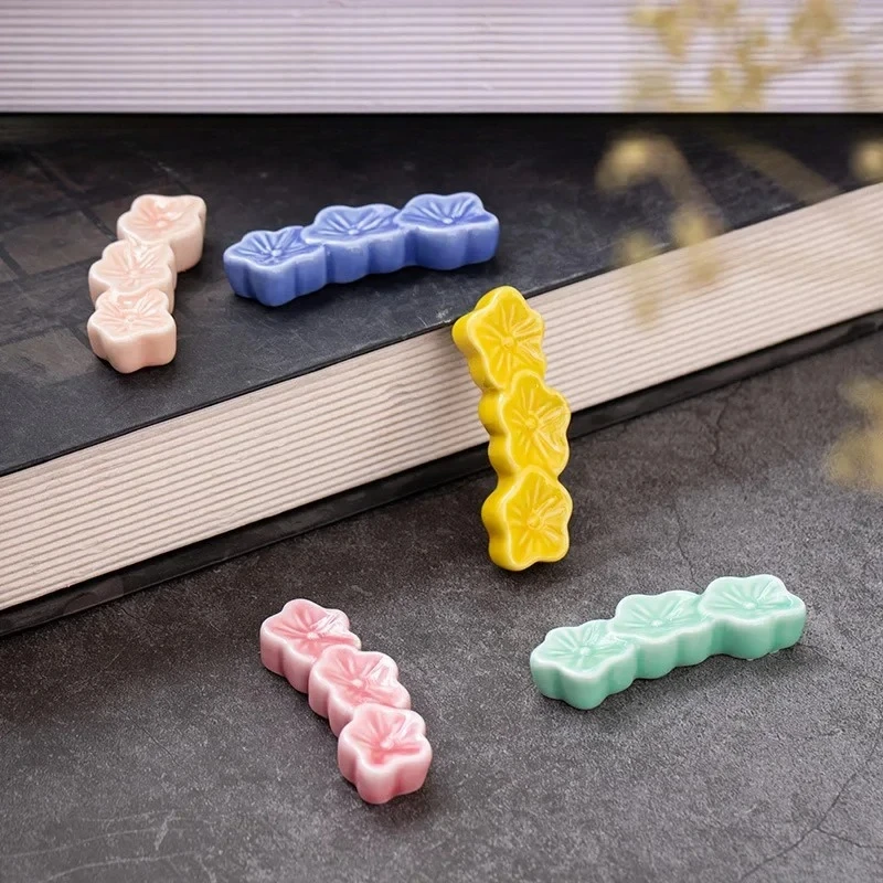 1PC Ceramic Sakura Blossoms Chopsticks Holder Spoon Fork Chopstick Rest Stand Kitchen Tools Tableware Dining Table Decoration