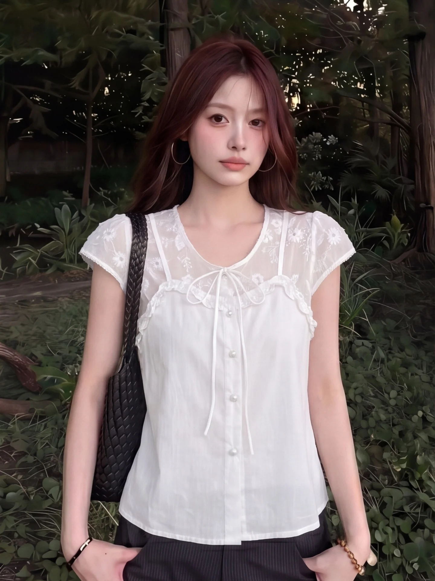 

White Lace-Edged Flying Sleeve Shirt Women's Summer Korean Style Fashion Fake Two-Piece Embroidered Flower Doll Top