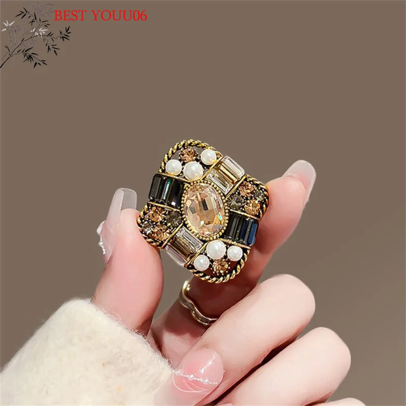 Hot Luxury Vintage Pearl Rhinestone Brooch Temperament Metel Pins For Women Girl Clothing Accessory Versatile Shiny Corsage Gift