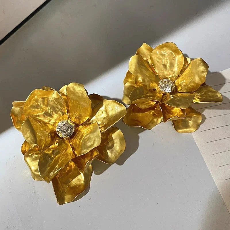 Vintage Hyperbole Irregular Metal Large Flower Earrings for Women European and American Style Fashion Jewelry Daily Accessories