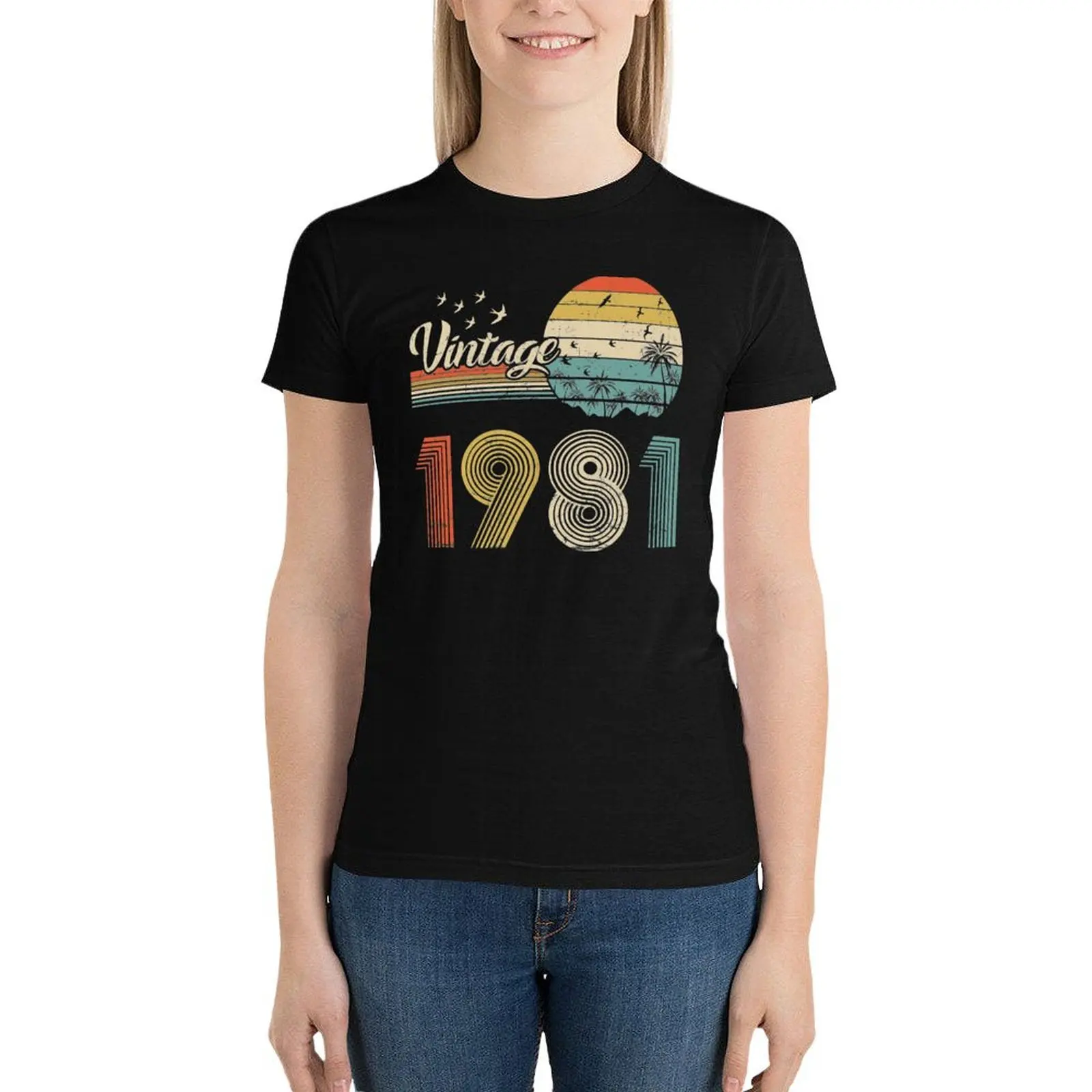 Vintage 1981, Born in 1981 Birthday Retro Design,40th Birthday Gift, 40 Years Old T-Shirt female Women's tops