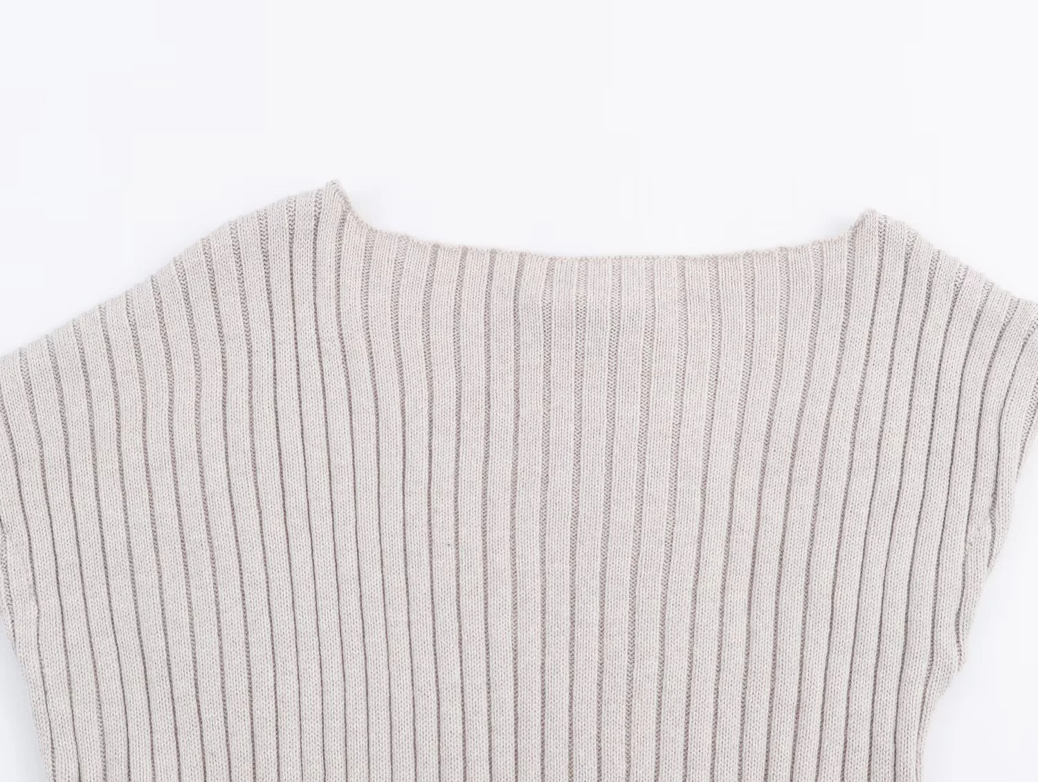 DEEABAE 韓国風ミニマリストスタイルのワンショルダーニットセーター、高級感のあるオフショルダーのスリムフィットトップ