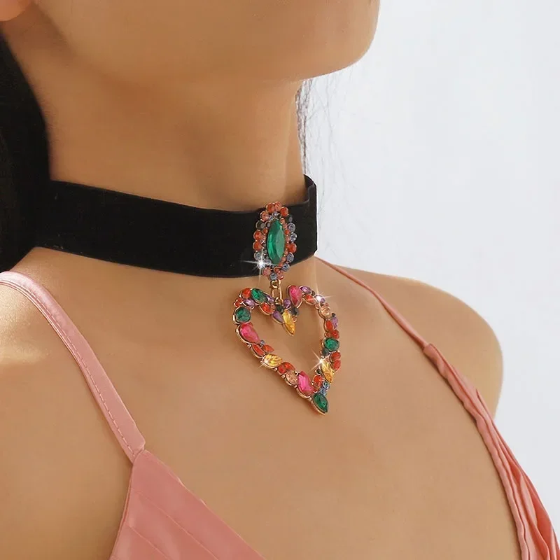 Love Hollow Women's Collar Inlaid with Colored Diamonds Fashionable Velvet Strap Banquet Necklace For woman Fashion Jewelry