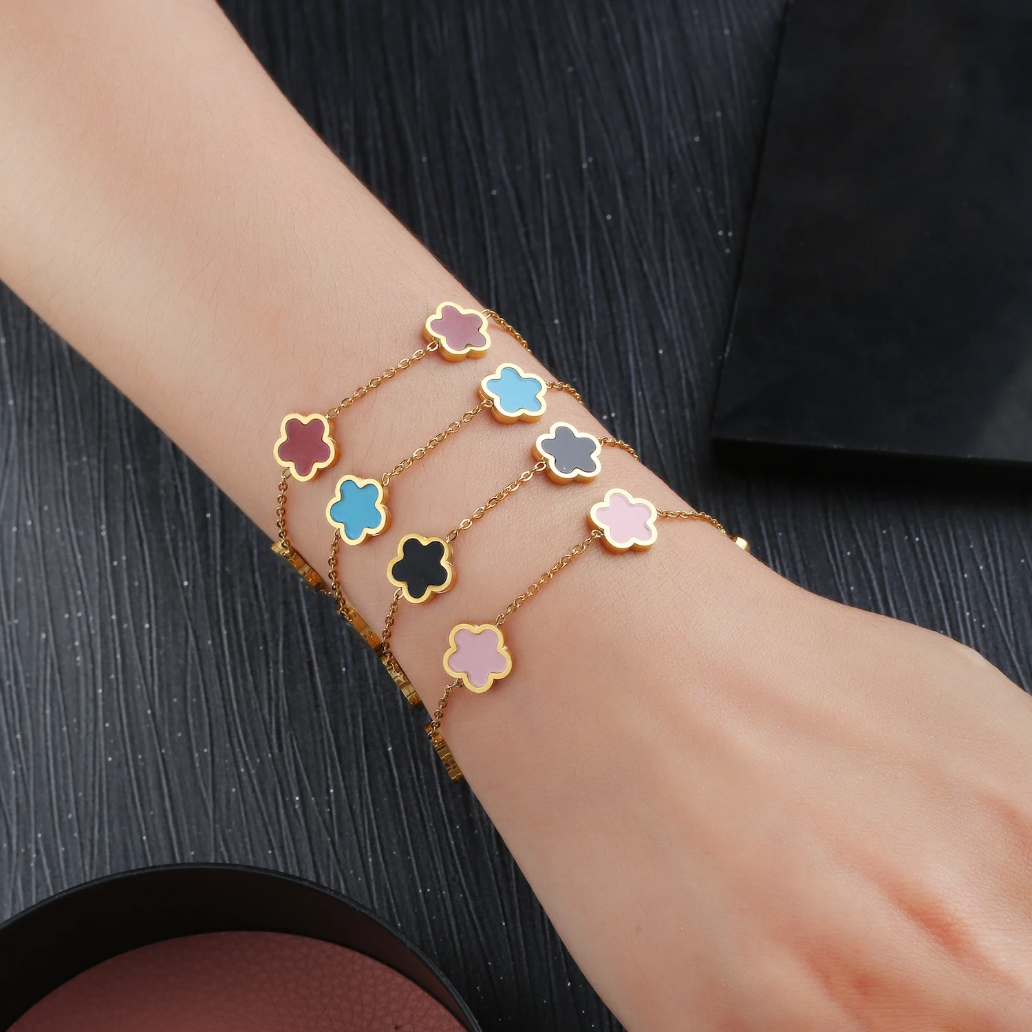 Hot Sale Stainless Steel Adjustable Plant Five-leaf Flower Bracelet Four-leaf Flower 7 Colors Available Cutting Craft Jewelry