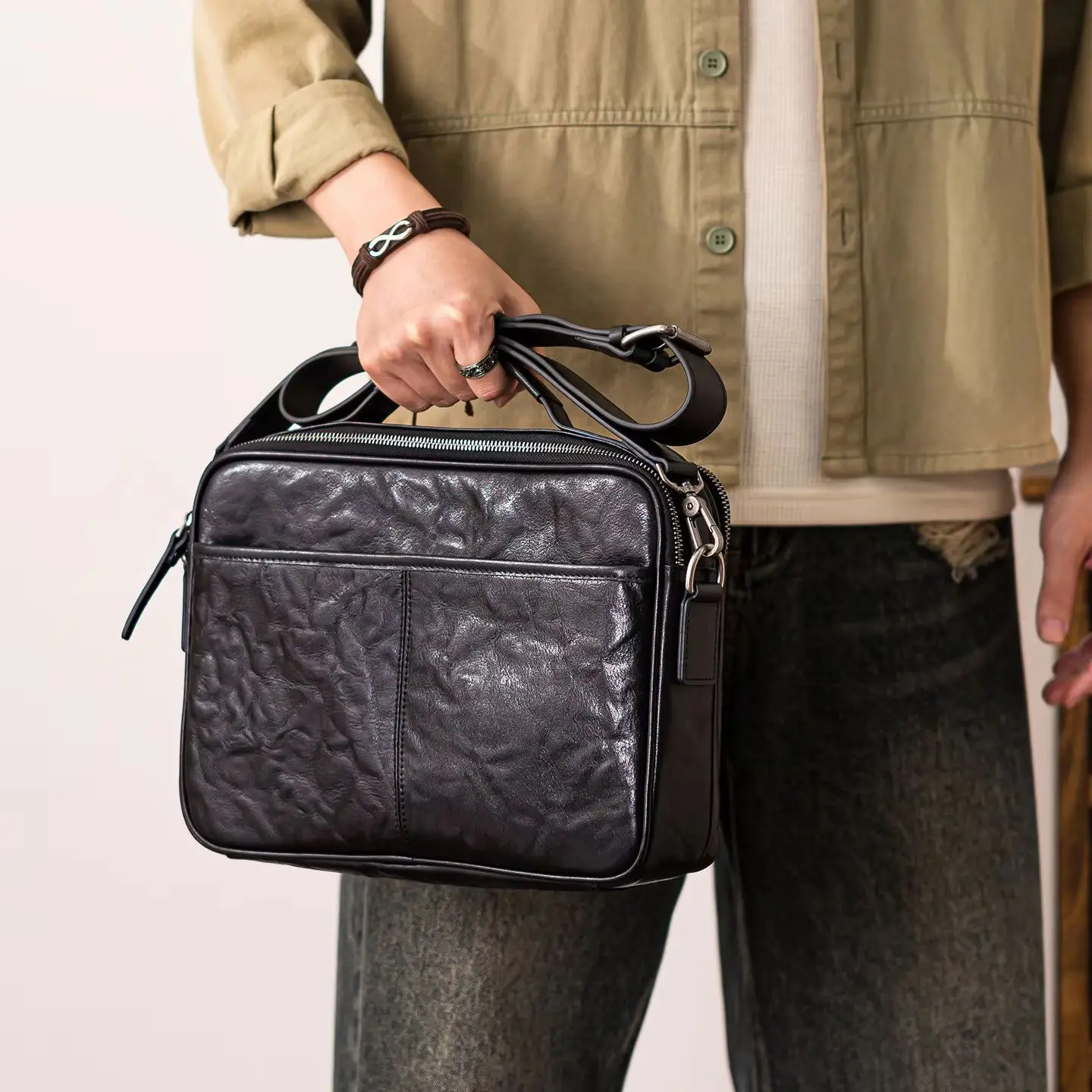 Casual luxury vegetable tanned cowhide men's black messenger bag outdoor daily commuting luxury genuine leather shoulder bag